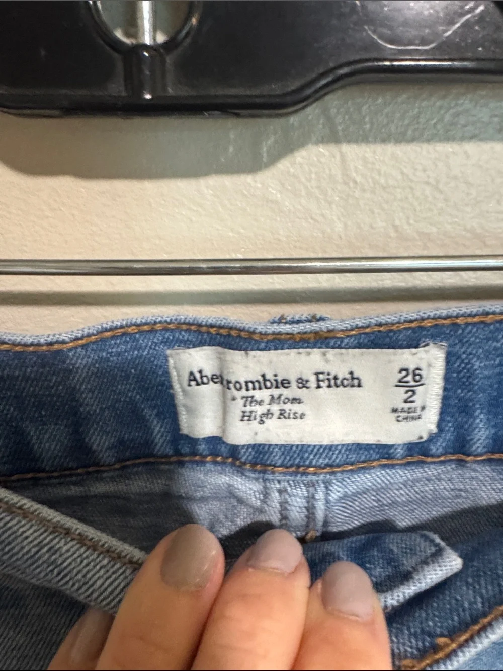 Abercrombie & Fitch the mom light blue denim high-rise jeans